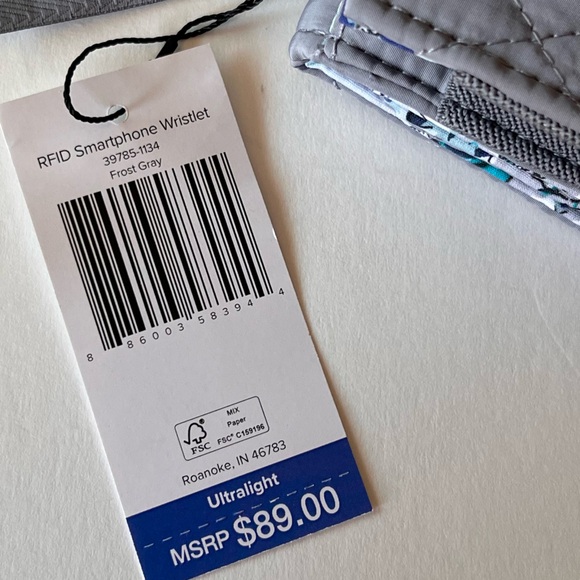 Vera Bradley- RFID Smartphone Wristlet- Frost Gray - New with Tags - Picture 12 of 16